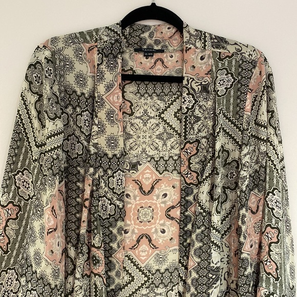 TAHARI Printed Shawl/Wrap - Picture 2 of 7